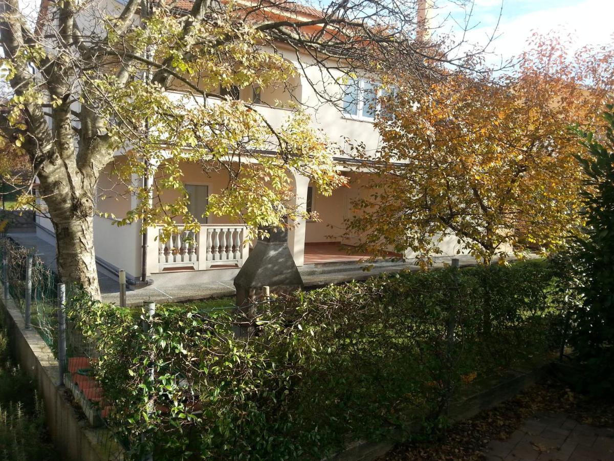 Apartmani Anita Malinska Exteriör bild