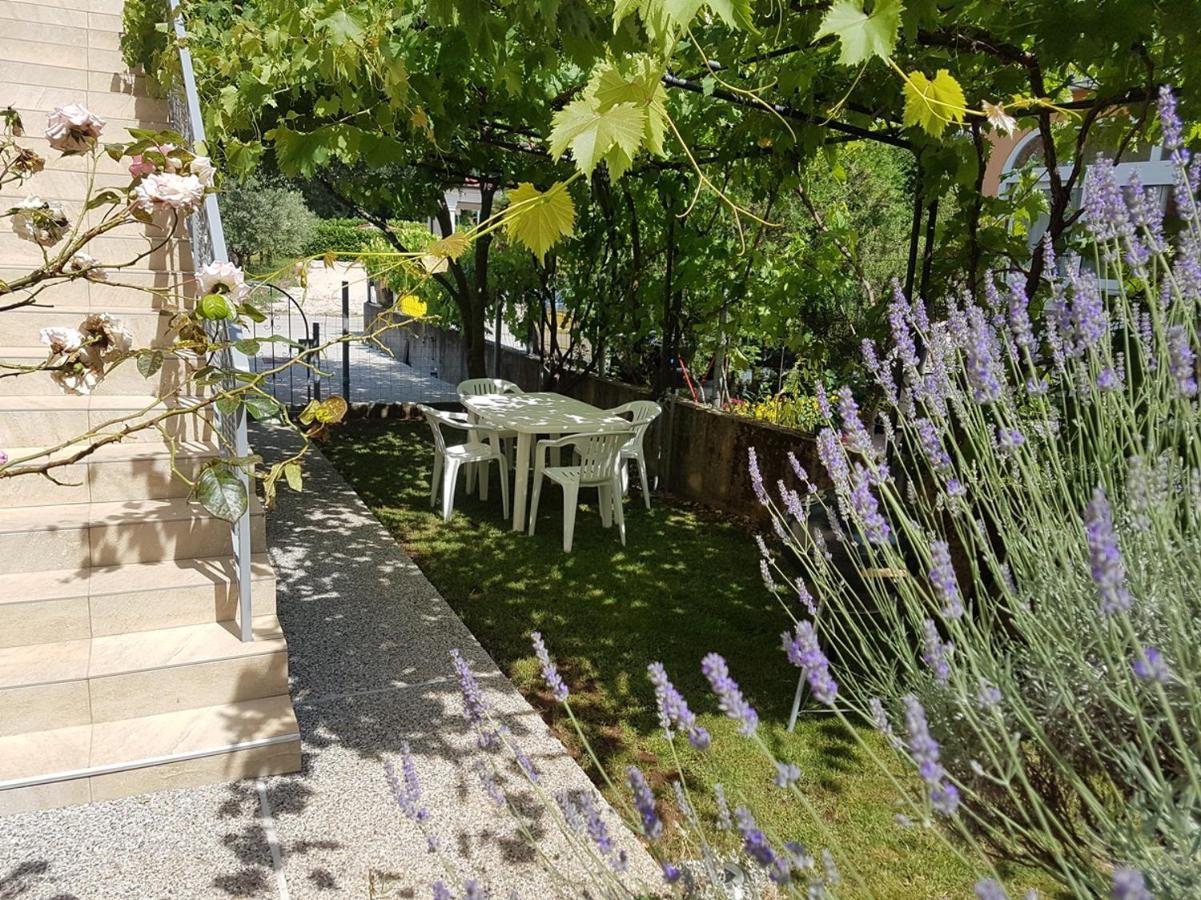 Apartmani Anita Malinska Exteriör bild