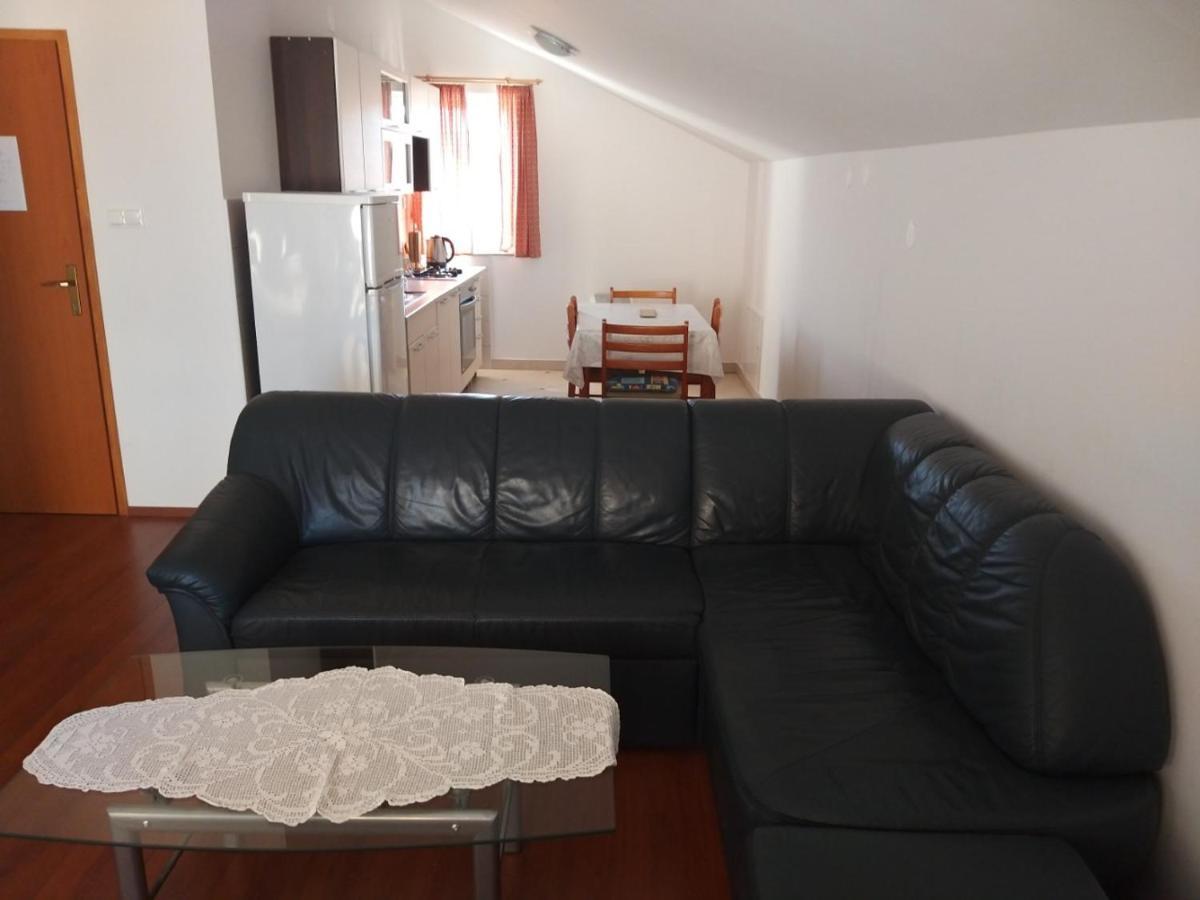 Apartmani Anita Malinska Exteriör bild