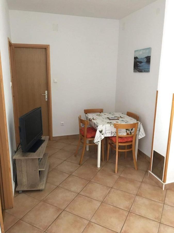 Apartmani Anita Malinska Exteriör bild