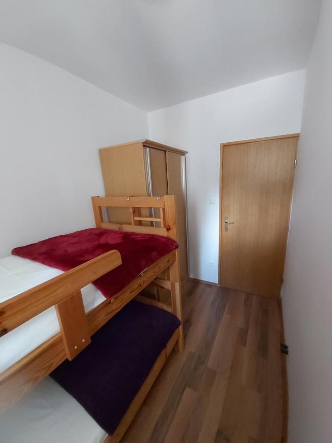 Apartmani Anita Malinska Exteriör bild