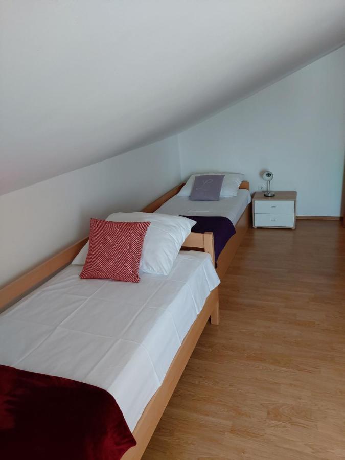 Apartmani Anita Malinska Exteriör bild