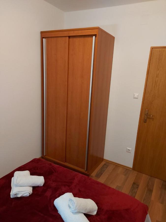 Apartmani Anita Malinska Exteriör bild