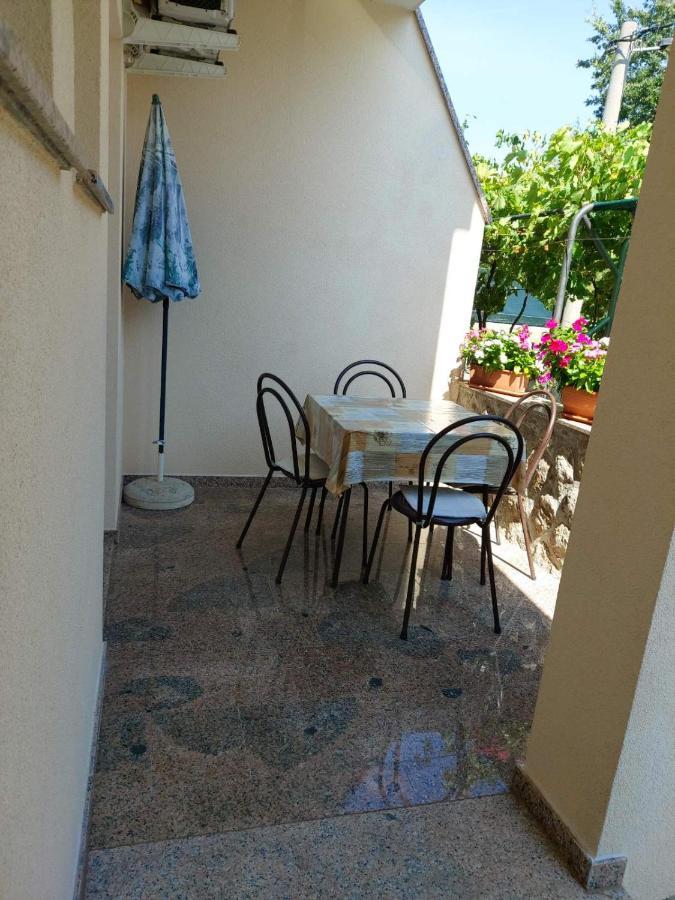 Apartmani Anita Malinska Exteriör bild