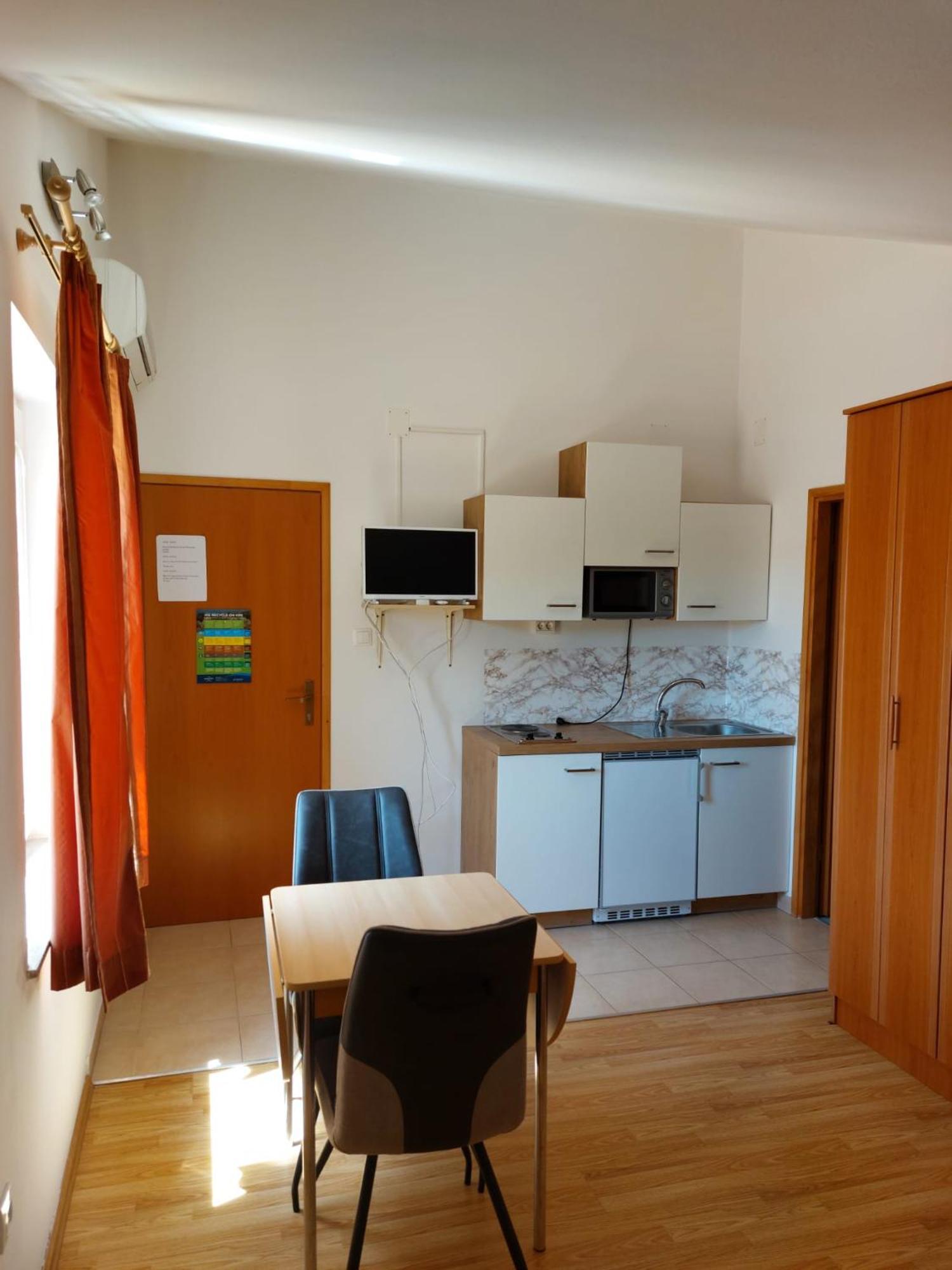 Apartmani Anita Malinska Exteriör bild